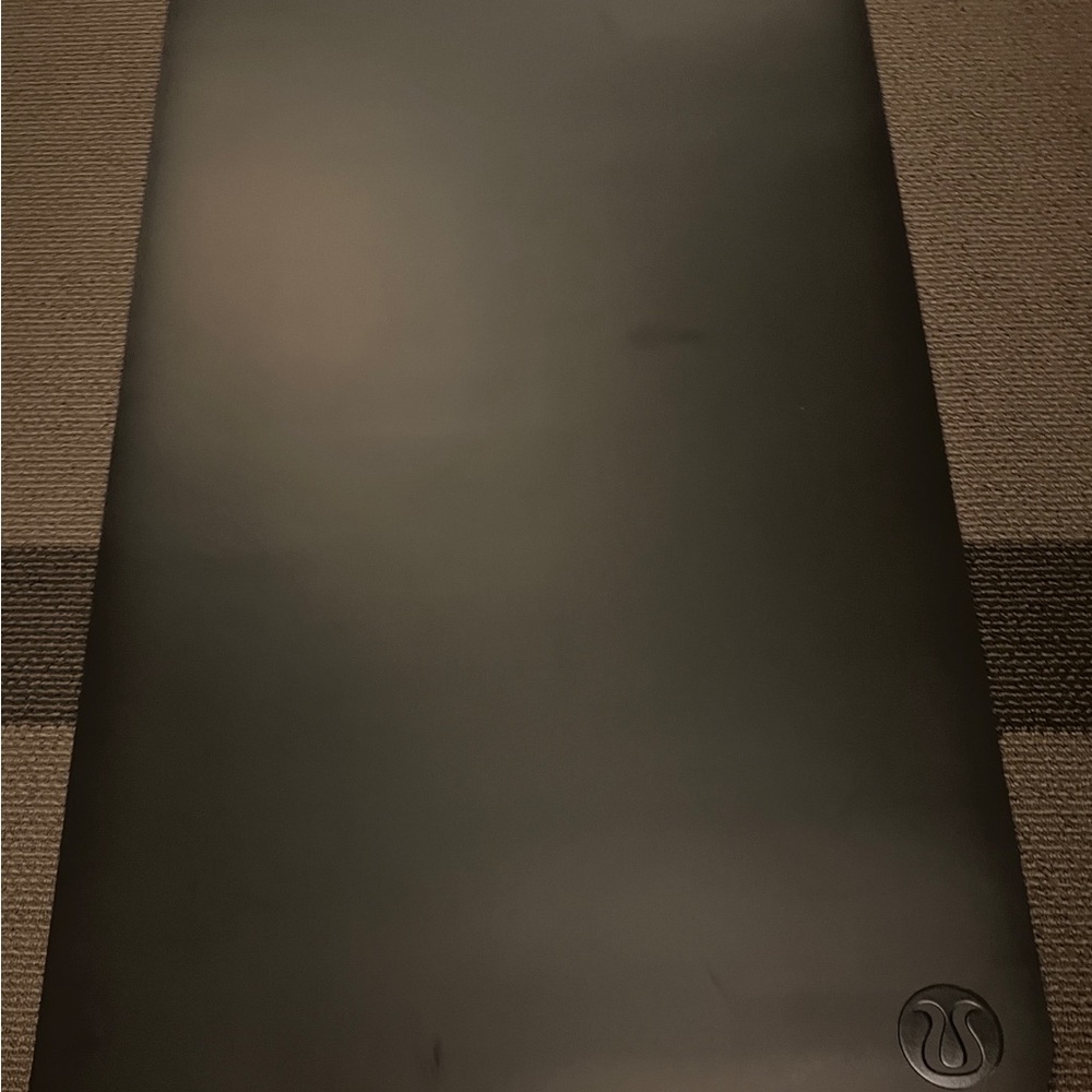 Lululemon Black Yoga Mat 5mm
Made With FSC™ Certified Rubber